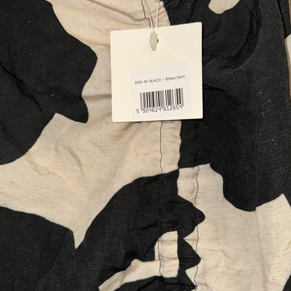 Undress Code Rhea Skirt in Black - Picture 6 of 9